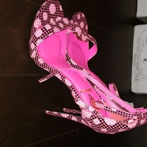 Bubble gum heels
